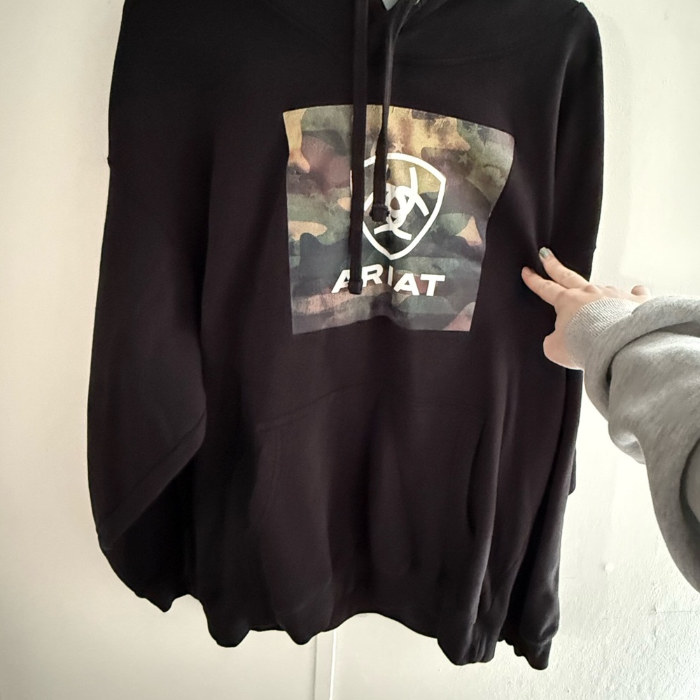 Ariat Men's Black Camo Logo Sweater